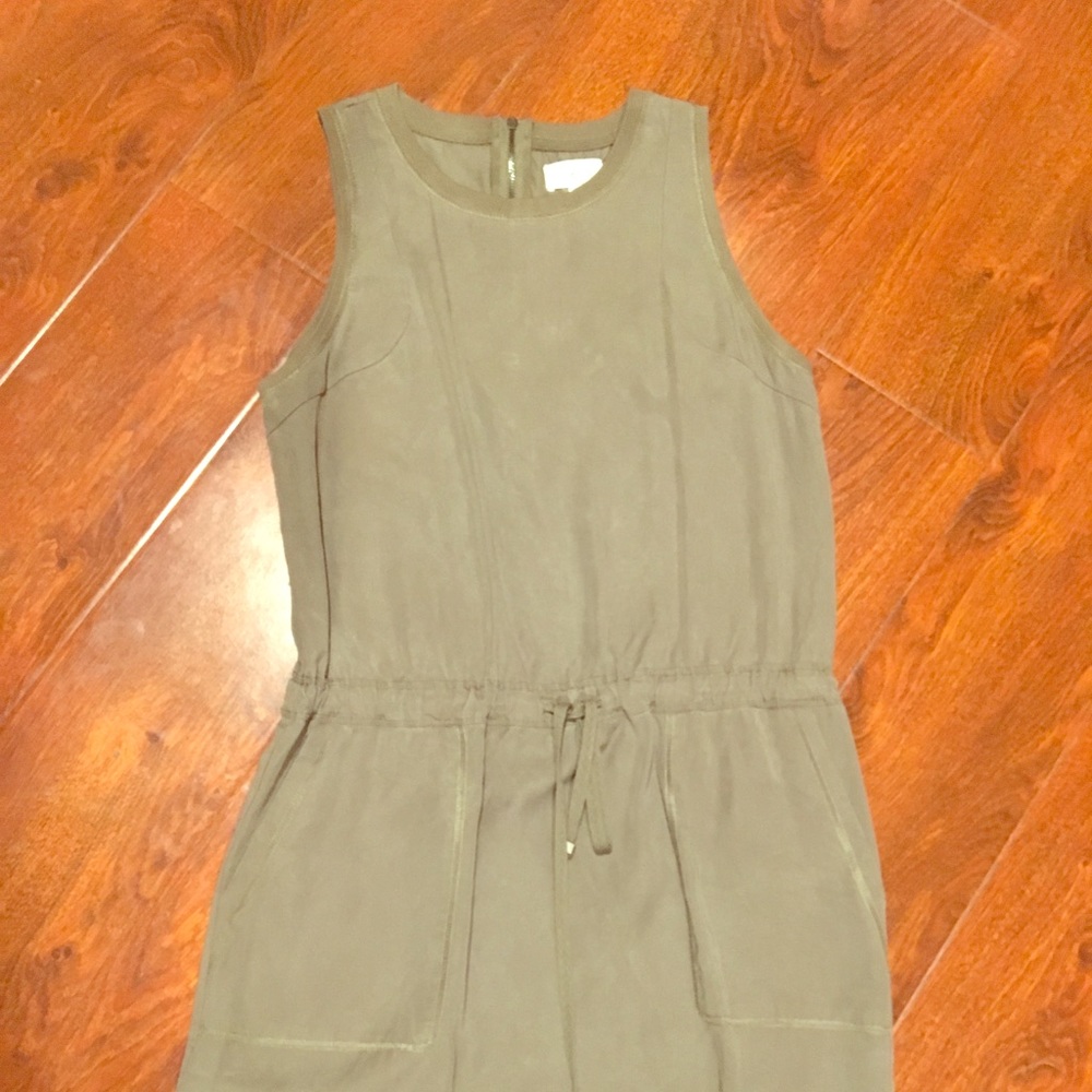 Sleevless dress